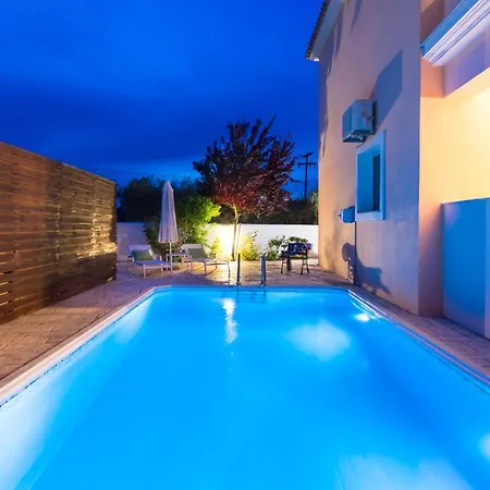 Lorenzo With Private Pool, 200m From The Beach, By Zantewize Villa