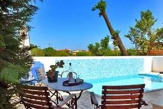 Lorenzo With Private Pool, 200m From The Beach, By Zantewize