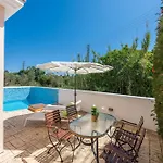 Βίλα Lorenzo With Private Pool, 200m From The Beach, By Zantewize