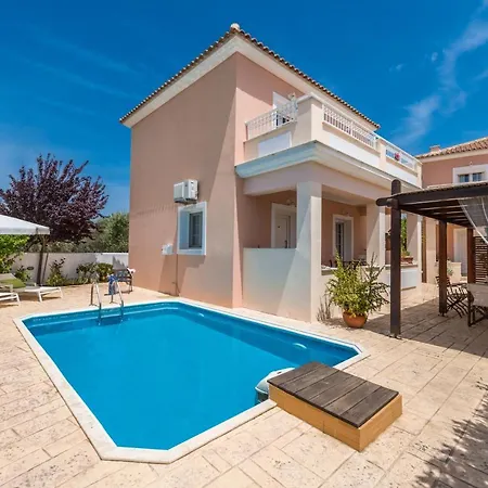 Lorenzo With Private Pool, 200m From The Beach, By Zantewize *