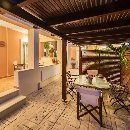 Lorenzo With Private Pool, 200m From The Beach, By Zantewize Villa