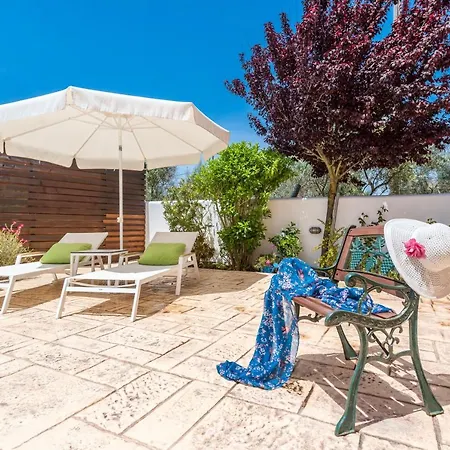 Βίλα Lorenzo With Private Pool, 200m From The Beach, By Zantewize Λιθακιά