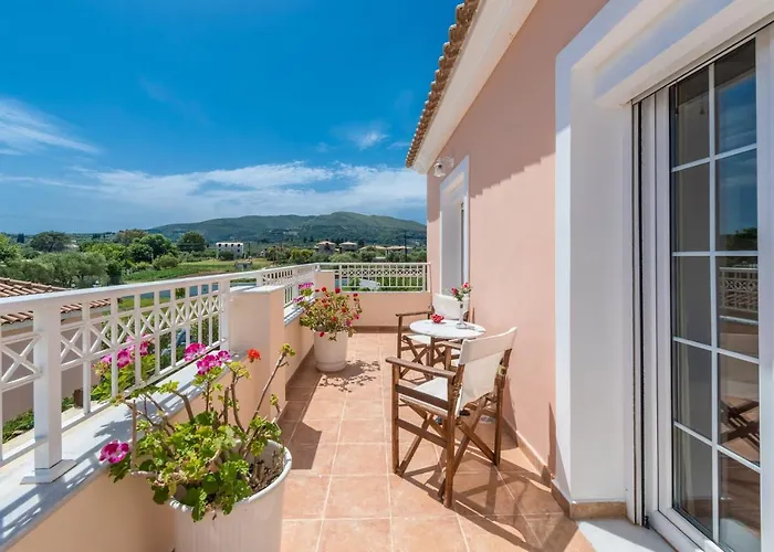 Lorenzo With Private Pool, 200m From The Beach, By Zantewize *