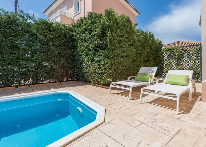Lorenzo With Private Pool, 200m From The Beach, By Zantewize * Литакия