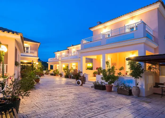 Lorenzo With Private Pool, 200m From The Beach, By Zantewize Литакия