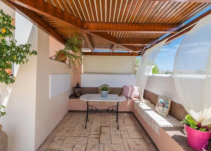 Вилла Lorenzo With Private Pool, 200m From The Beach, By Zantewize Литакия