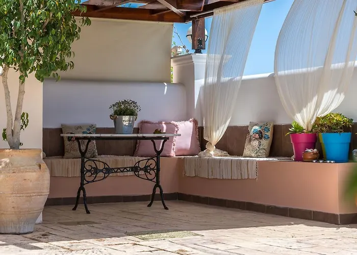 Вилла Lorenzo With Private Pool, 200m From The Beach, By Zantewize