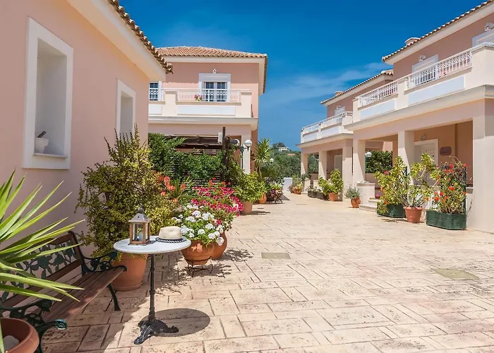 Вилла Lorenzo With Private Pool, 200m From The Beach, By Zantewize Литакия