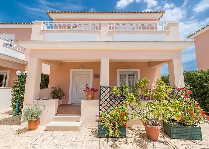 Lorenzo With Private Pool, 200m From The Beach, By Zantewize *
