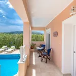 Lorenzo With Private Pool, 200m From The Beach, By Zantewize