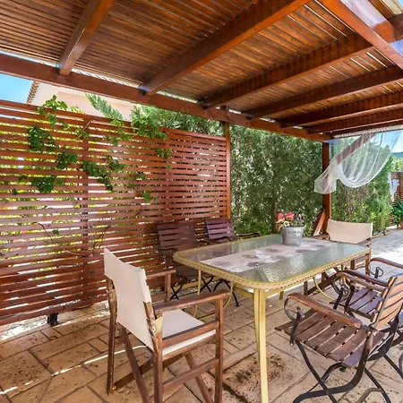 Lorenzo With Private Pool, 200m From The Beach, By Zantewize Вилла Литакия