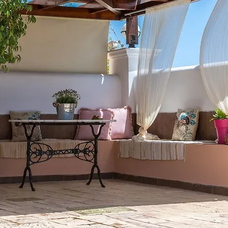 Вилла Lorenzo With Private Pool, 200m From The Beach, By Zantewize