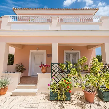 Lorenzo With Private Pool, 200m From The Beach, By Zantewize *