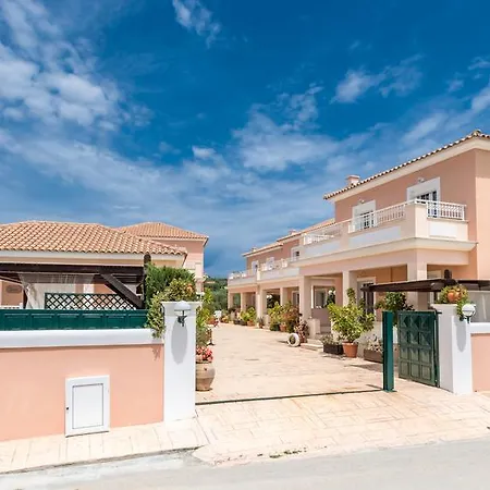 Вилла Lorenzo With Private Pool, 200m From The Beach, By Zantewize Литакия
