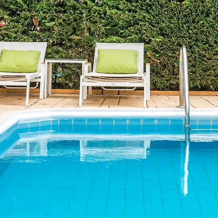 Lorenzo With Private Pool, 200m From The Beach, By Zantewize * Литакия