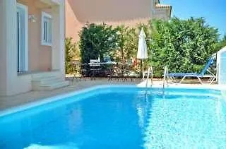 Lorenzo With Private Pool, 200m From The Beach, By Zantewize Литакия