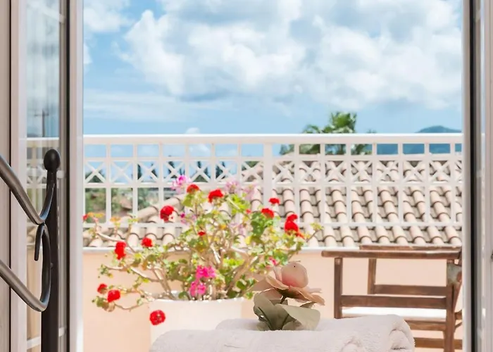 Villa Lorenzo With Private Pool, 200m From The Beach, By Zantewize