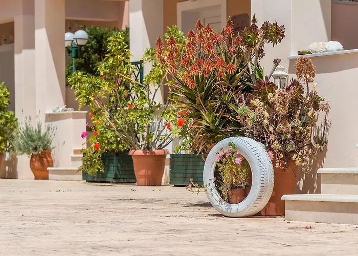 Lorenzo With Private Pool, 200m From The Beach, By Zantewize