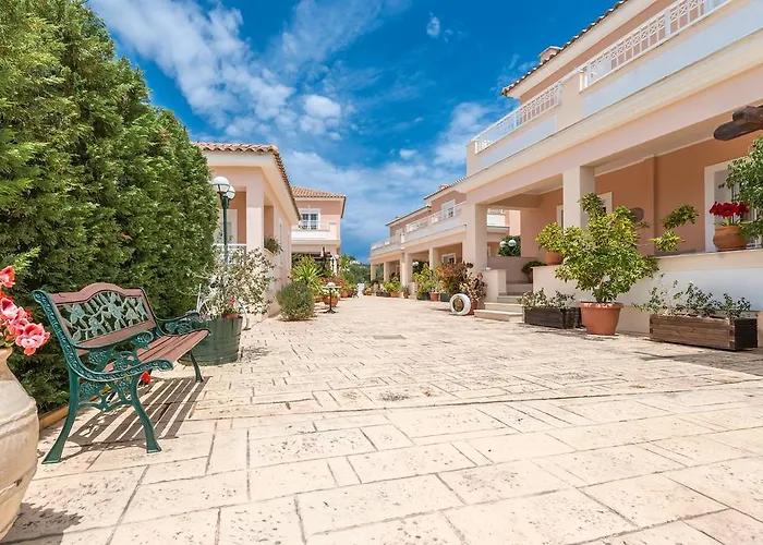 Lorenzo With Private Pool, 200m From The Beach, By Zantewize *